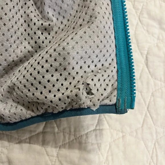 Patagonia Synchilla Grey and Teal Fleece - Picture 6 of 7